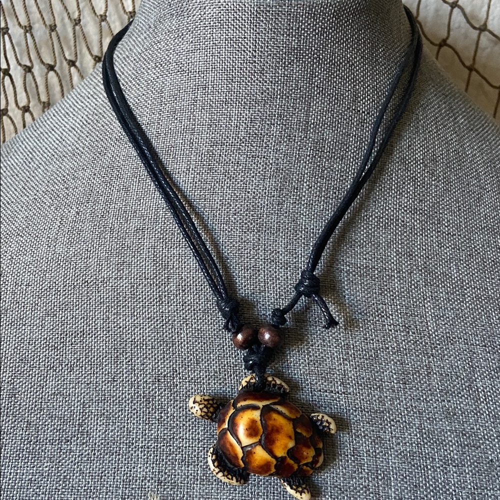 5/$10❤️❤️❤️NEW Resin TURTLE PENDANT ADJUSTABLE CORD NECKLACE